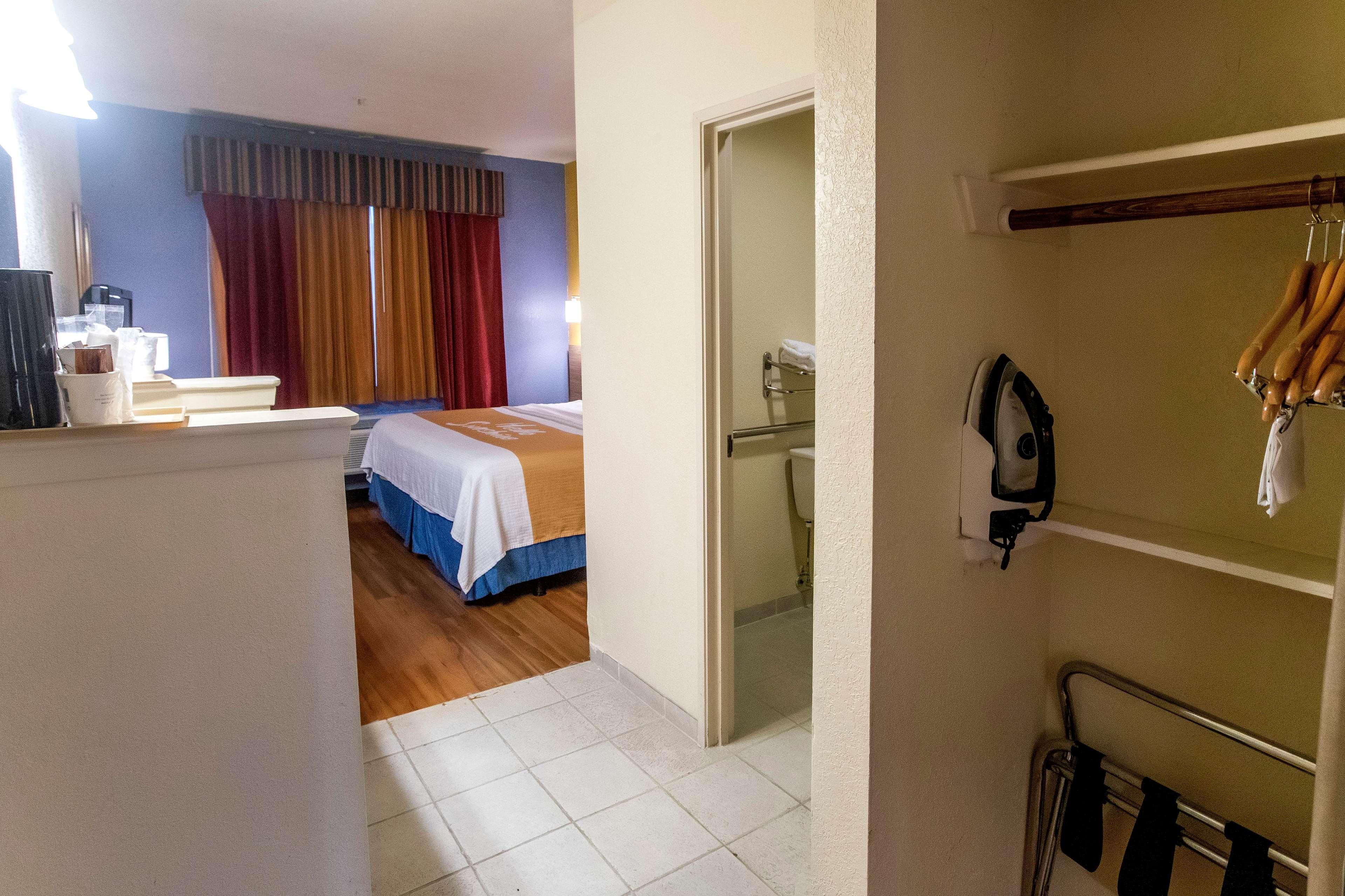 Days Inn & Suites By Wyndham Houston North/Aldine Exterior foto